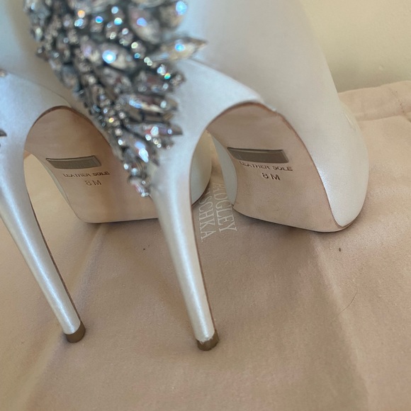 Badgley Mischka Kiara Pumps - Picture 3 of 4